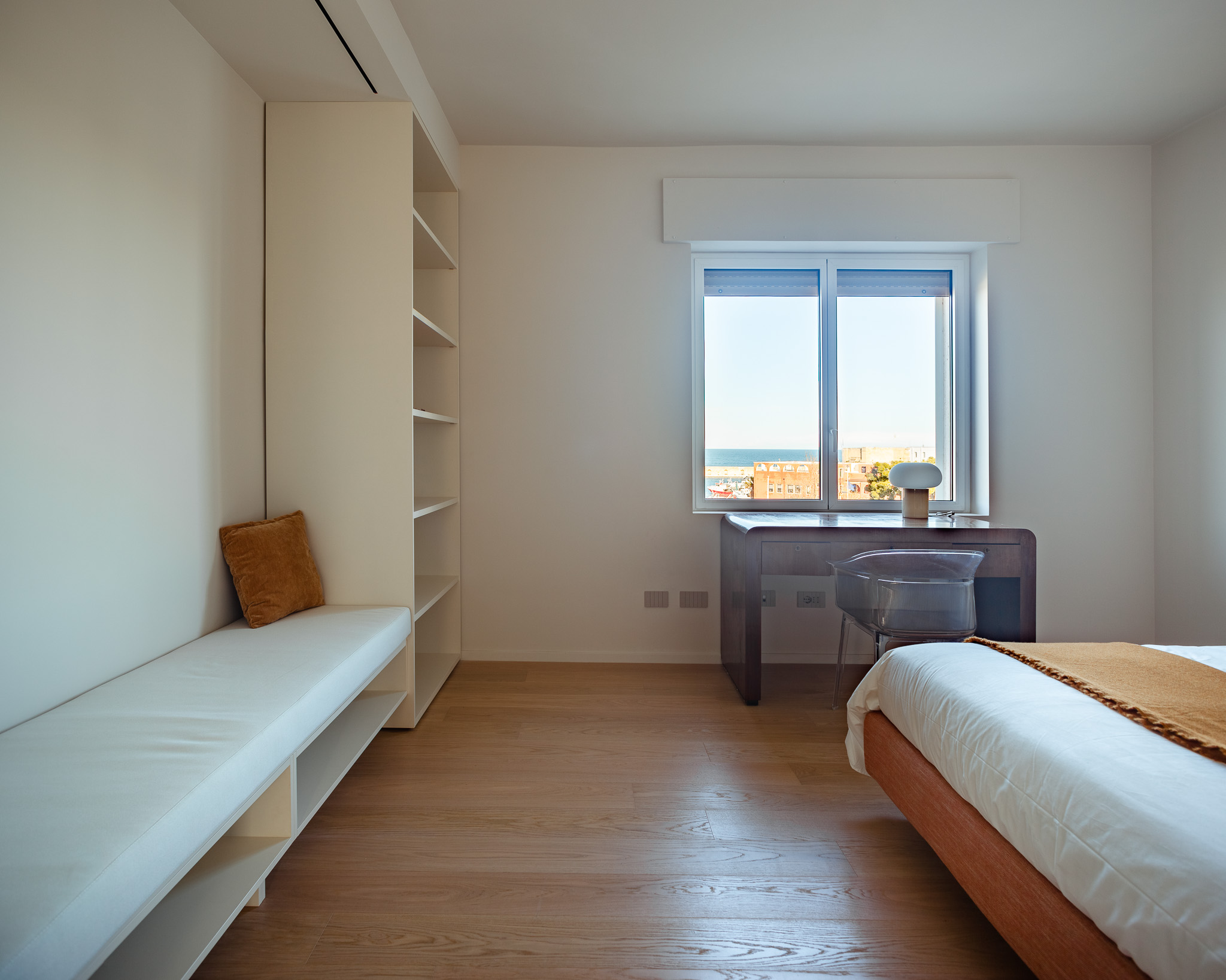 Second bedroom at Grimaldi Residence, with a sea view